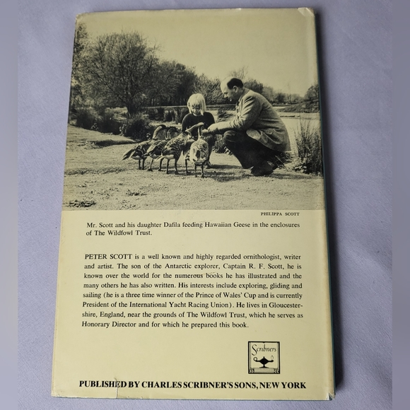 A Coloured key to the Wildfowl of the World by Peter Scott vintage hardcover GUC - Picture 2 of 3